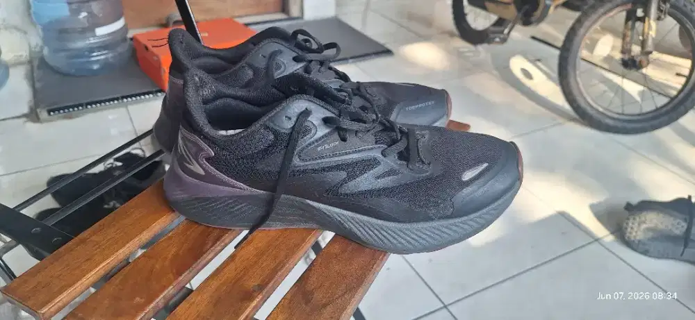 Sepatu trail run 910 bekas