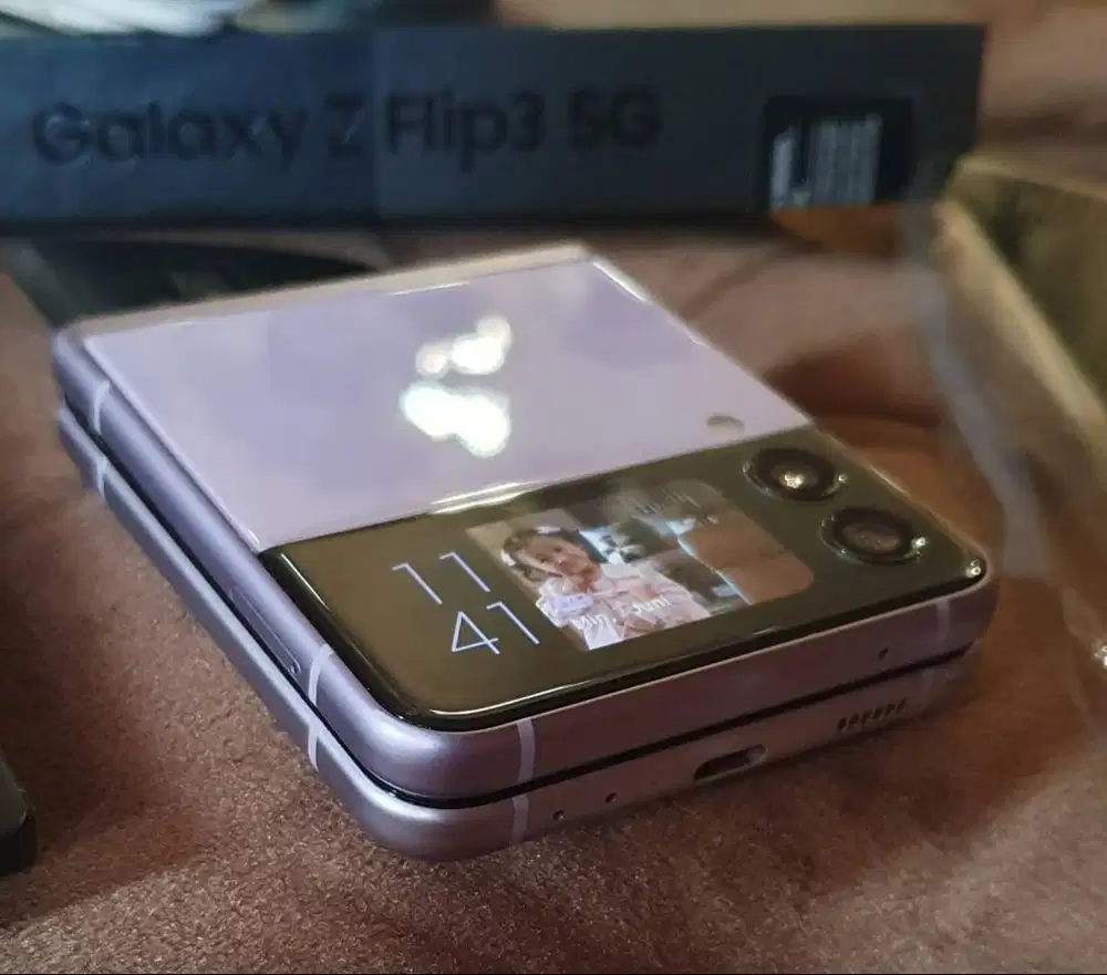 Samsung Galaxy Z flip 3 5G Ex Sein 8GB 128GB Mulus Minus Lcd Garis 1
