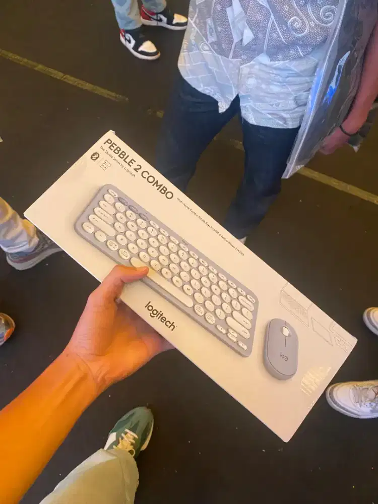 Keyboard Mouse Pebble 2 Combo Logitech Murah Hadiah