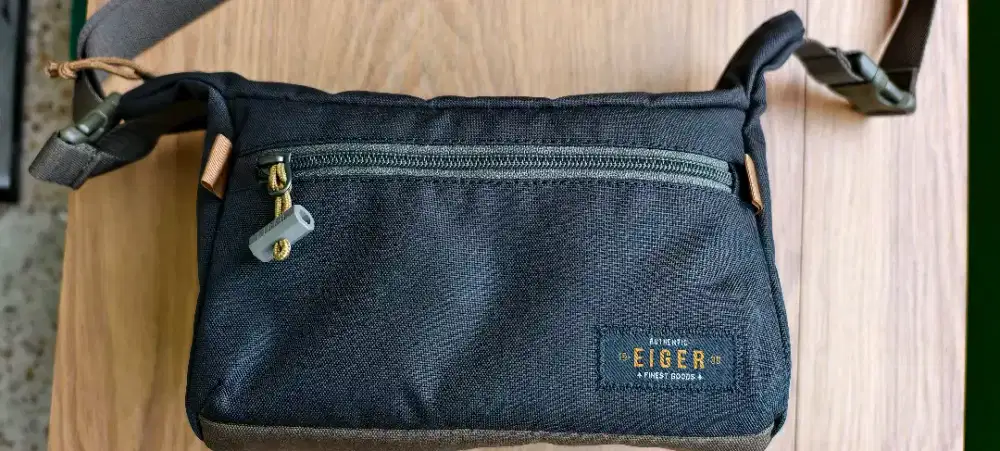 EIGER X PORTEGE CAMERA POUCH 1 A Blakc Brown