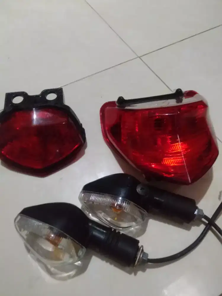 Lampu sein belakang Honda CB150R+mika lampu belakang  original