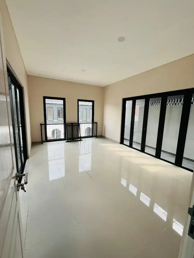 Dijual Rumah Strategis Dekat Jalan Majapahit Superindo dan Akses Tol