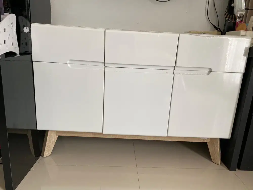 Buffet White serbaguna