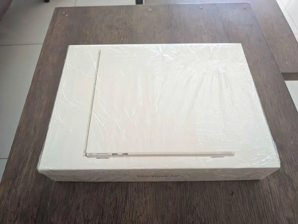 Macbook Air 2024 M4 13 Starlight 24/512 BNIB Garansi Resmi