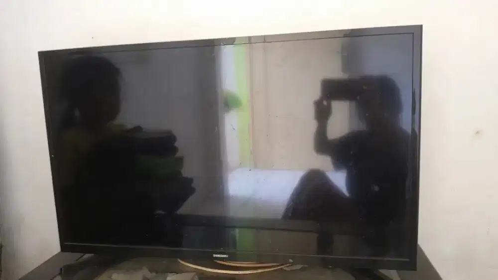 DiJUAL TV SAMSUNG 32 INCH seperangkat STB dan Antena