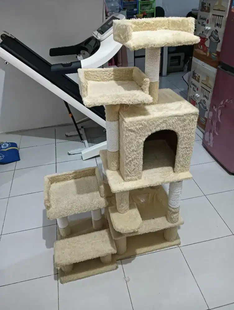 Cat Condo untuk Mainan Kucing