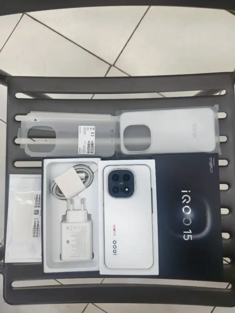 IQOO 15 WHITE/LEGEND 16/512 Baru 1 Bulan