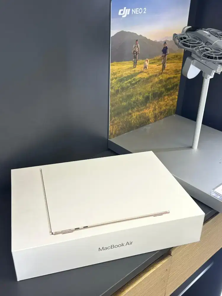 Macbook Air M5 16/1TB Starlight Garansi iBox cicilan KTP aja