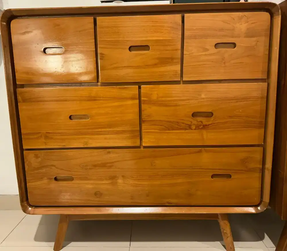 Laci Storage Sedang