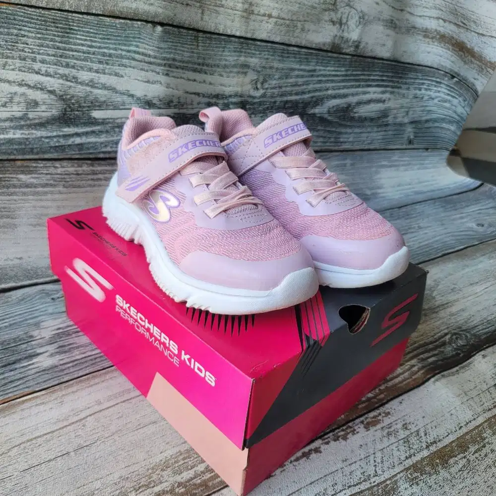 Sepatu Anak Skechers GO RUN 650 Fierce Flash Ukuran EUR 28.5