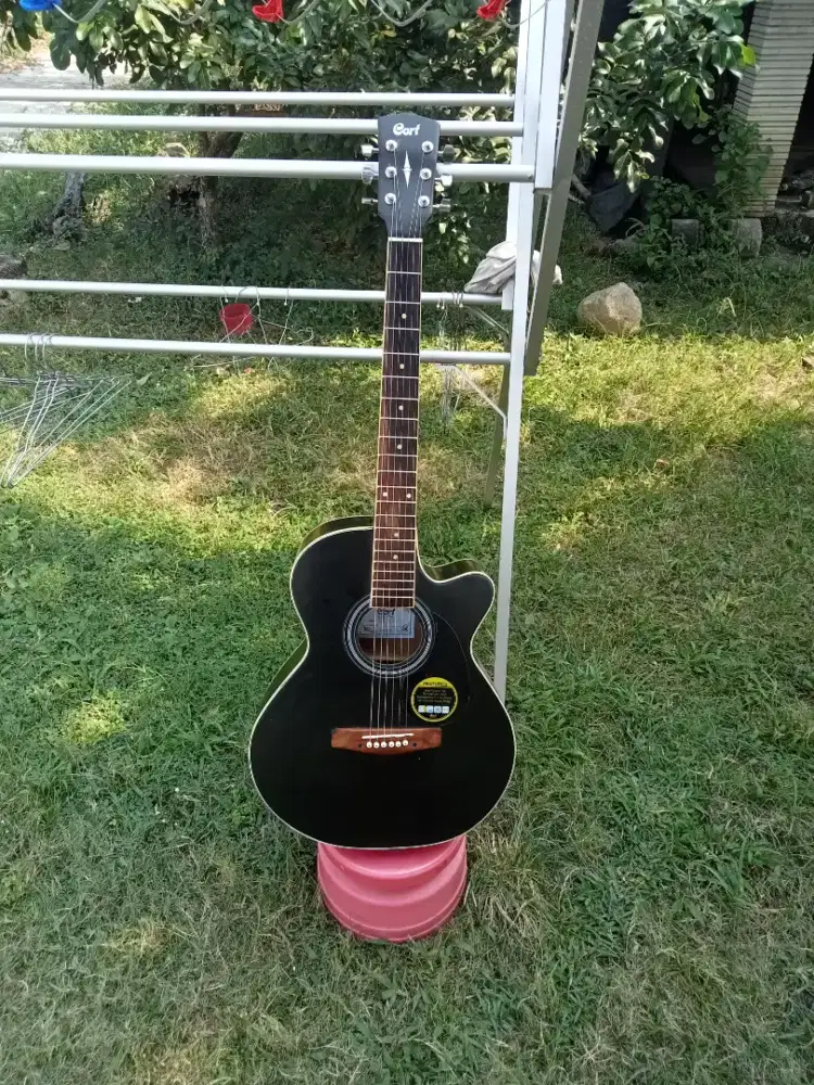 Gitar akustik custom hitam dof