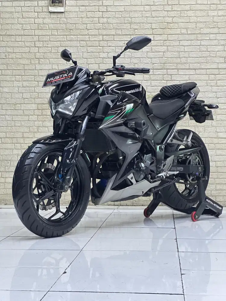 NAKED BIKE TERFAVORIT! KAWASAKI Z250 2013 I WULAN MUSTIKA