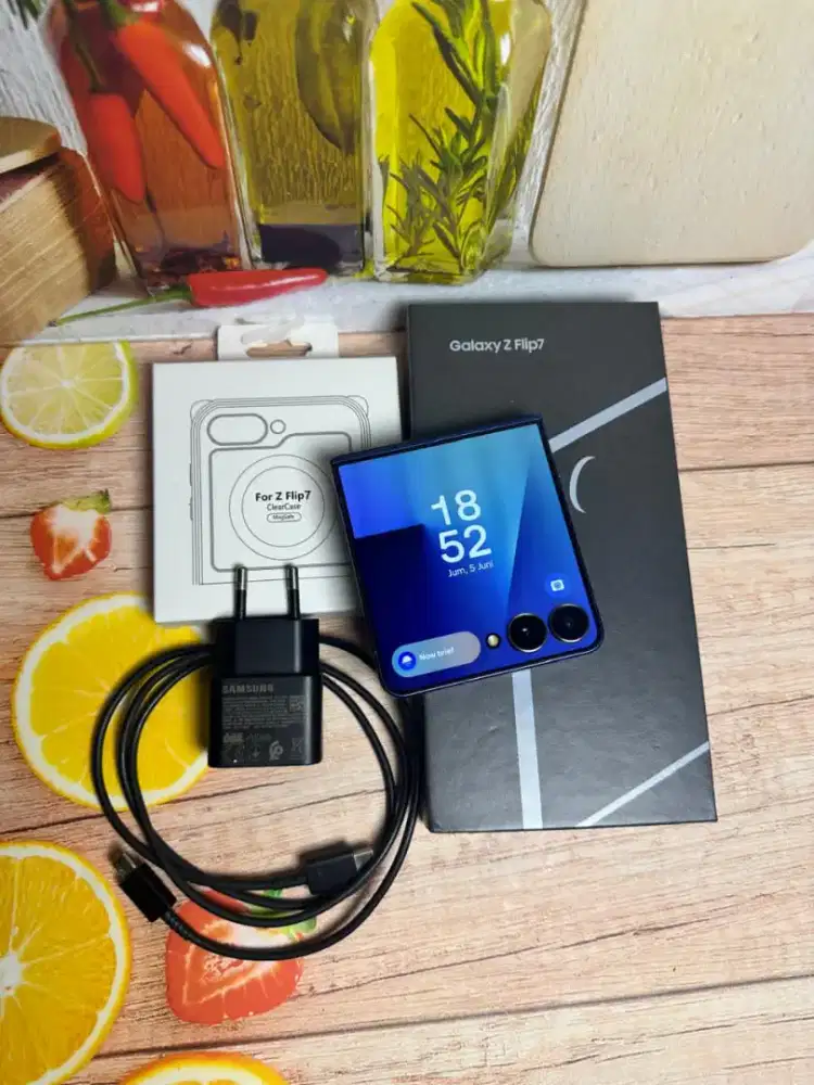 Samsung Z Flip 7 5g ram 12/512 likenew garansi free adaptor n case