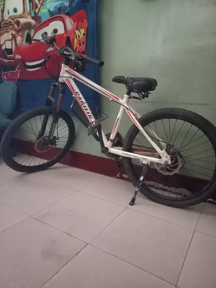 Sepeda gunung MTB UNITED dan sepeda fiksi