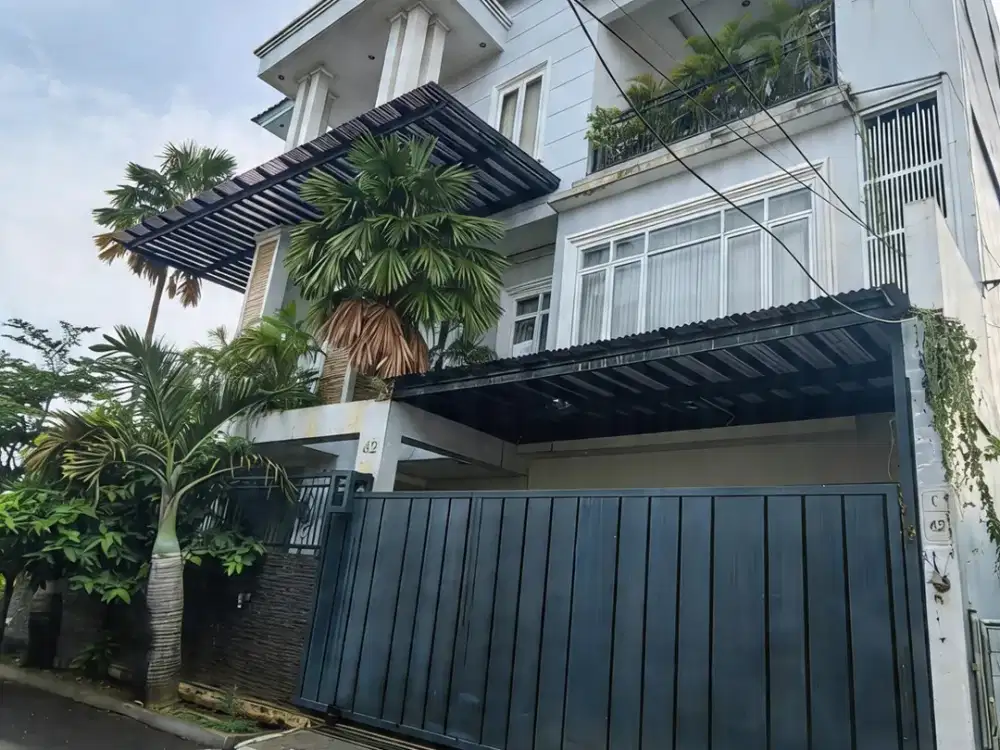 Dijual rumah cantik di Bumi Pusaka Cinere lokasi dekat pintu toll