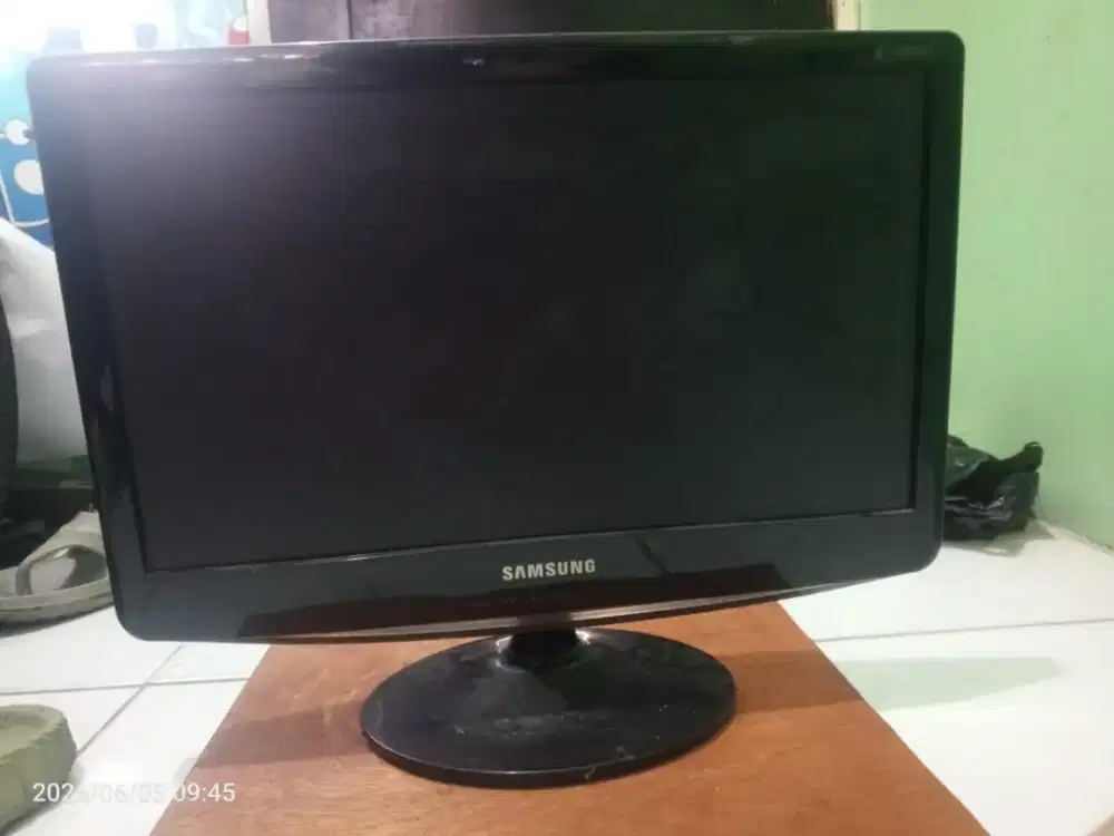 monitor, PC, printer bekas pemakaian