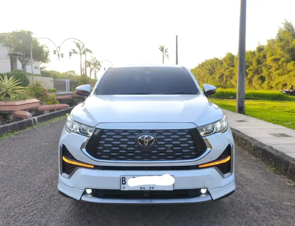Toyota Innova Zenix Q Hybrid Modellista AT 2024 Putih Premium