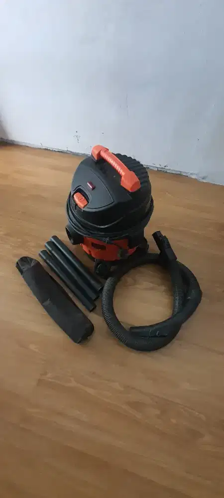 Vacuum Cleaner Black & Decker | Tangan Pertama
