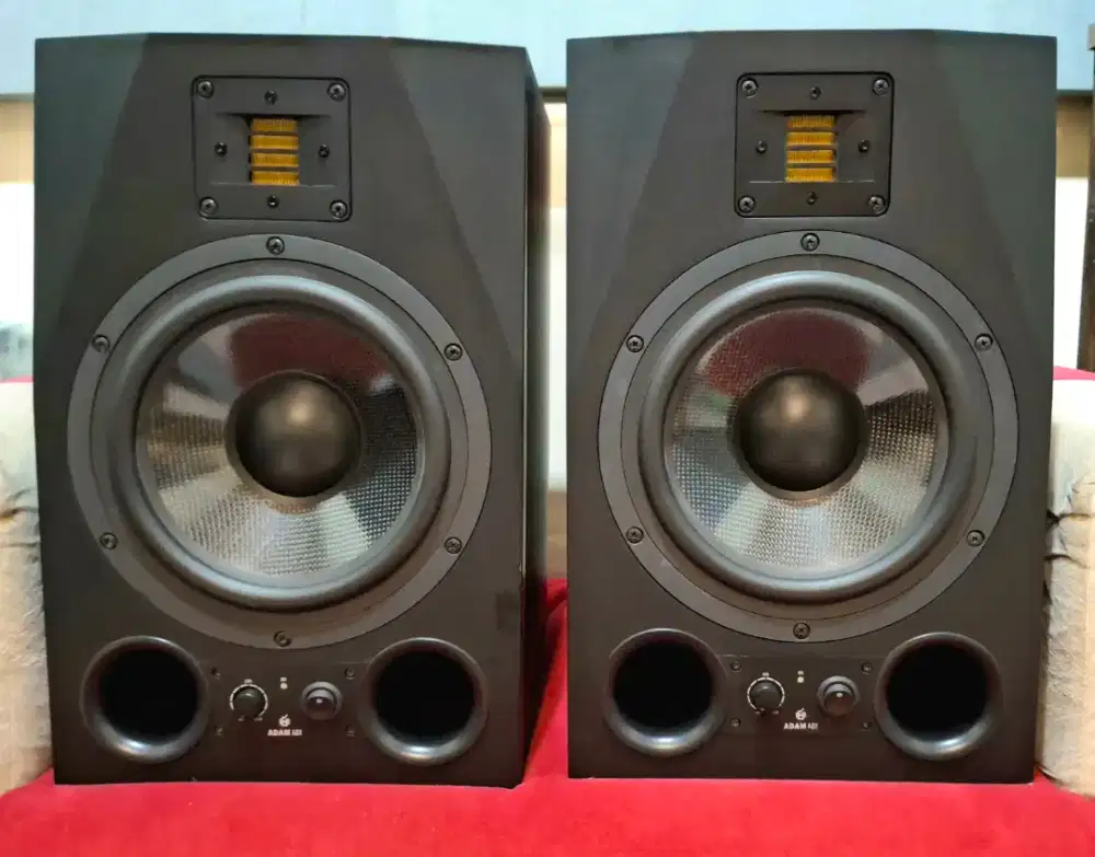 Powered speaker studio monitor Adam A8X