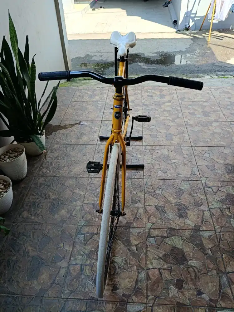 Sepeda Fixie ( si kuning )
