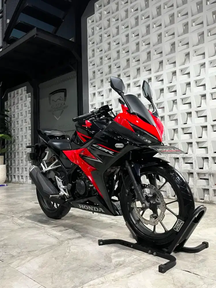 Istimewa‼️Honda CBR 150R 2019. KM 19rb. DANNY Mustika Motor Sulfat