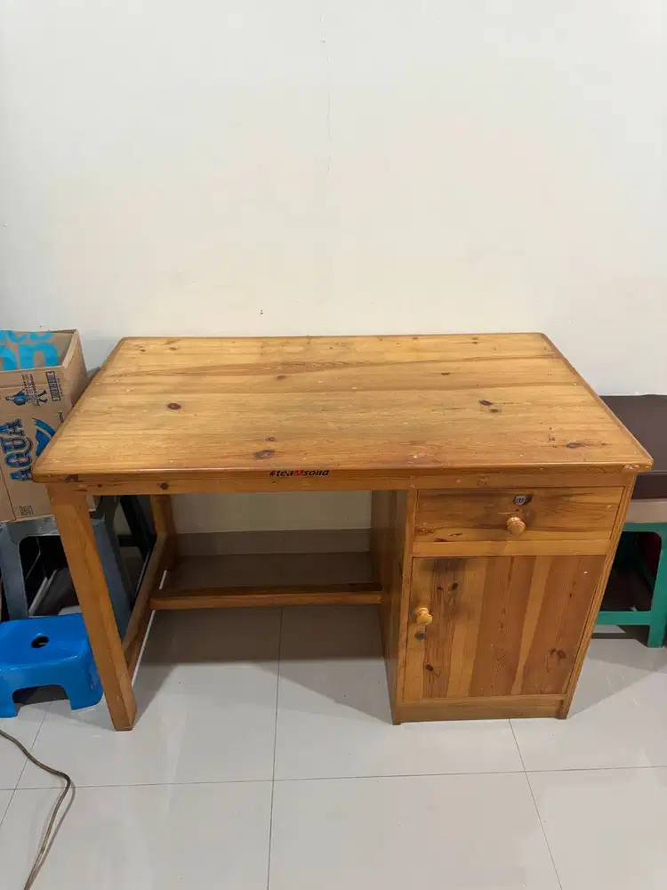 Meja Kerja Kayu