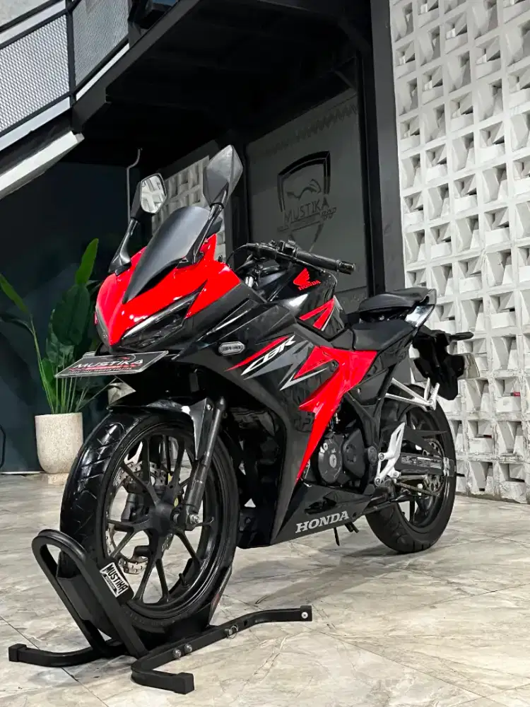 KM 19rb‼️Honda CBR 150R 2019. N Pasuruan. DANNY Mustika Motor Sulfat