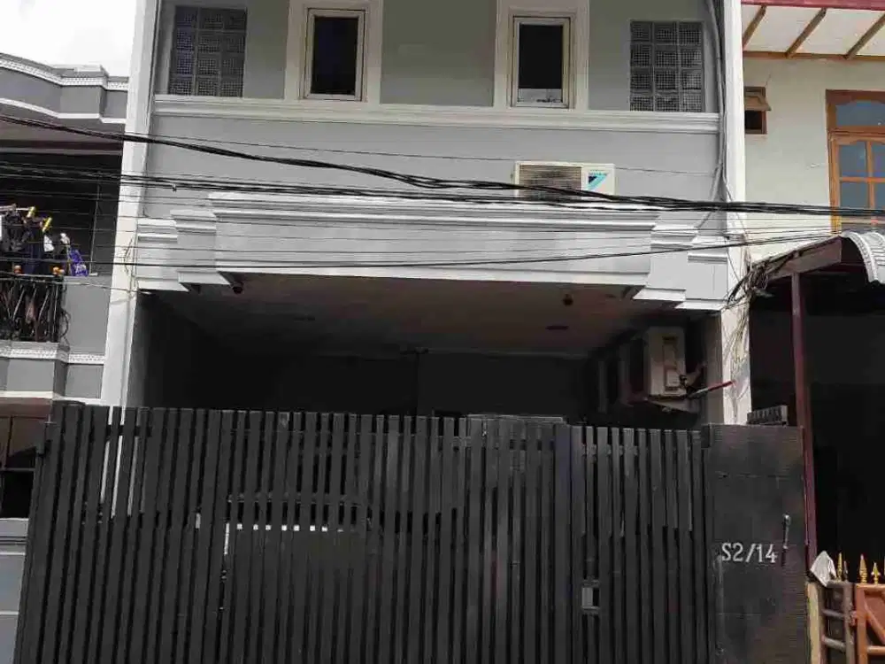 Dijual rumah di komplek DKI harga dibawah pasaran