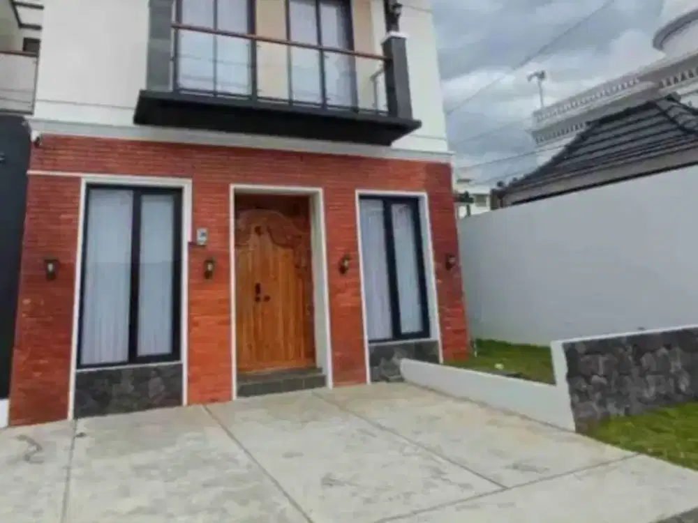 VILLA 3 KAMAR PLUS KOLAM RENANG VIEW PEGUNUNGAN DEKAT ALUN ALUN KOTA BATU