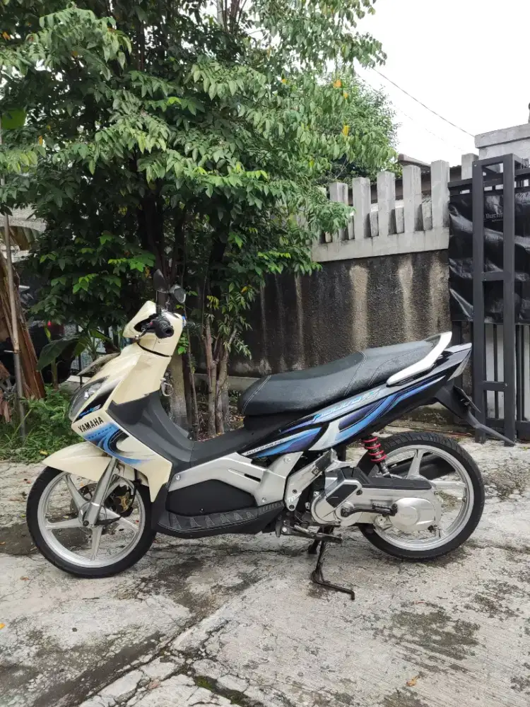 Yamaha nouvo Z putih th 2005