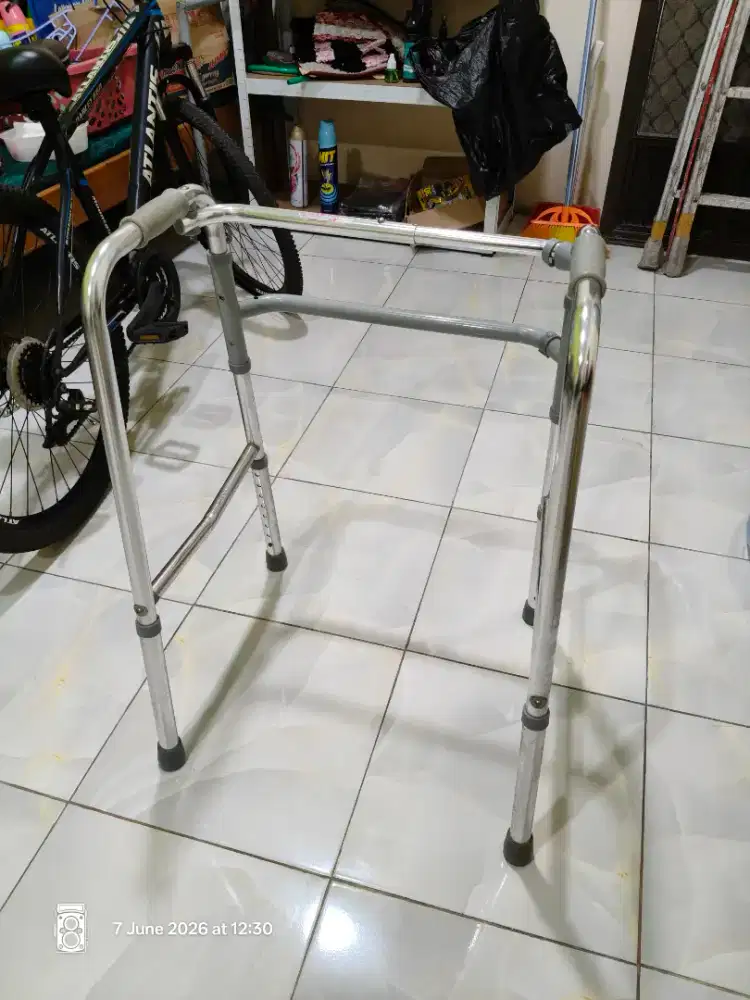 Tongkat berjalan
