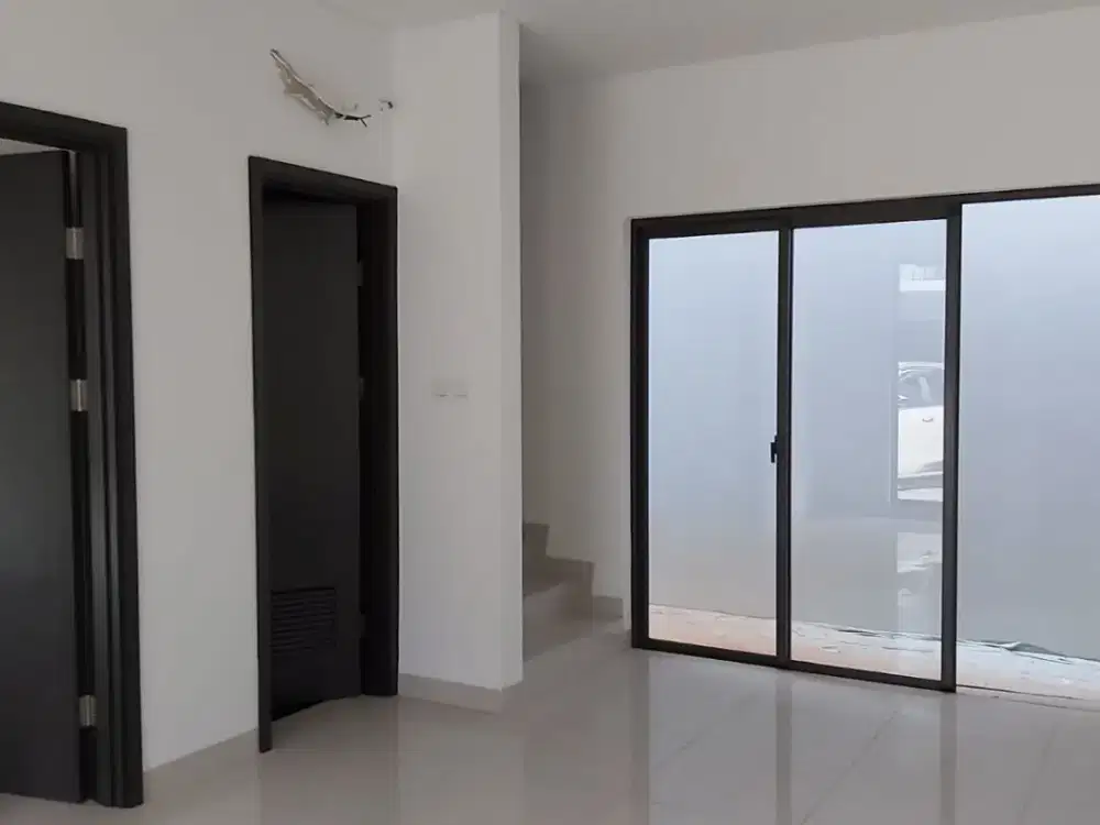 Rumah Eksklusif di Cluster Wisteria Metland Menteng Cakung - 2 Lantai + Attic, Harga Nego!