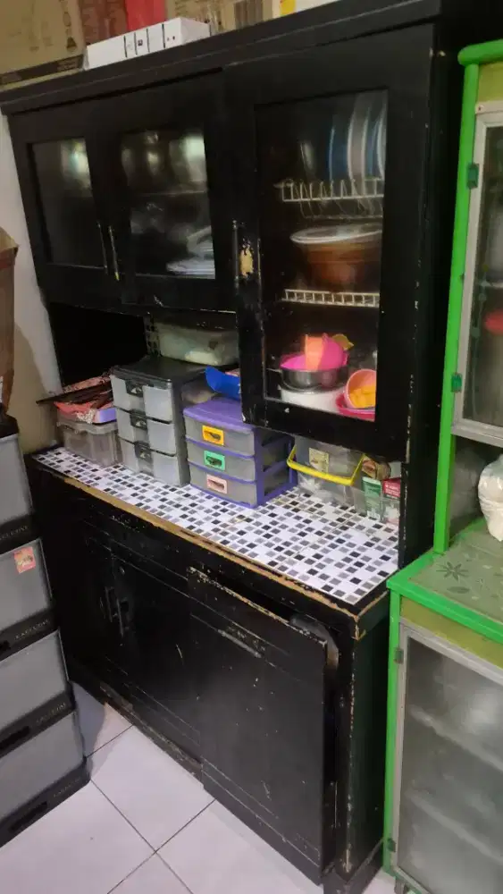 Lemari Dapur / Rak Piring Kayu Bekas Warna Hitam