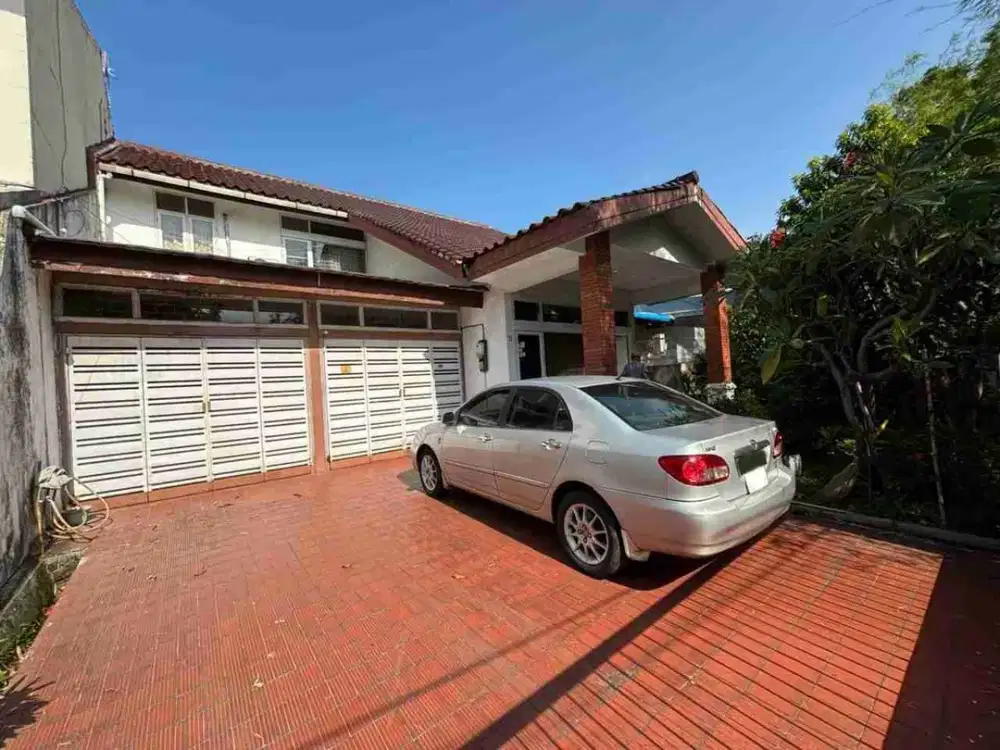 Dijual Rumah di Cempaka Putih Tengah Jakarta Pusat. Cocok untuk dijadikan Mess, karena sudah ada beberapa mess di sekitar rumah..