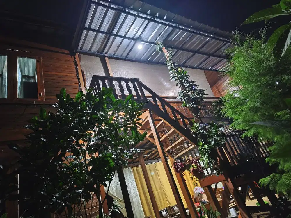 Rumah Kayu Semi Villa