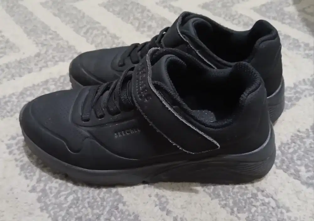 Skechers LA bekas size 34 black
