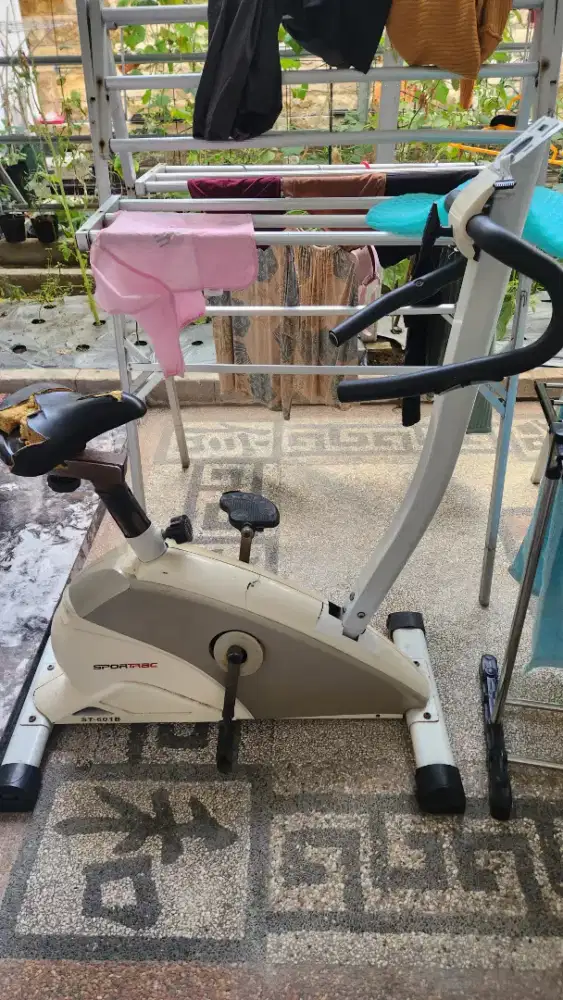 sepeda statis gym