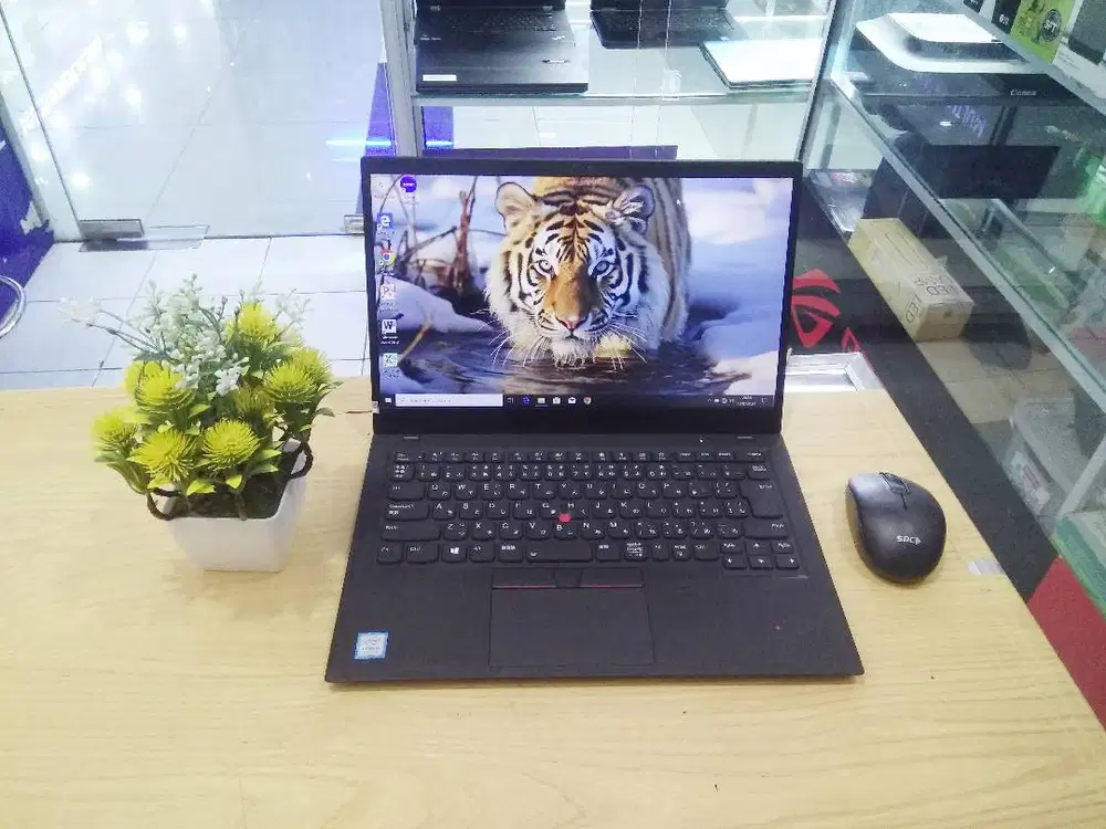 JUAL LAPTOP LENOVO THINKPA X1 CARBON 6th GEN CORE i7 GEN 8 RAM 8GB
