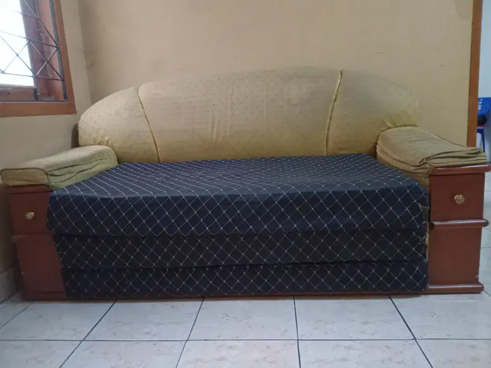 Sofa Bed Kayu Berlaci