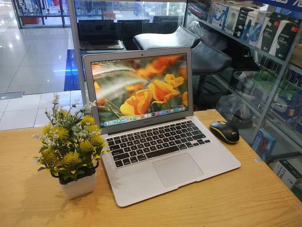 JUAL MACBOOK AIR 2017 CORE i5 RAM 8GB SSD 128GB