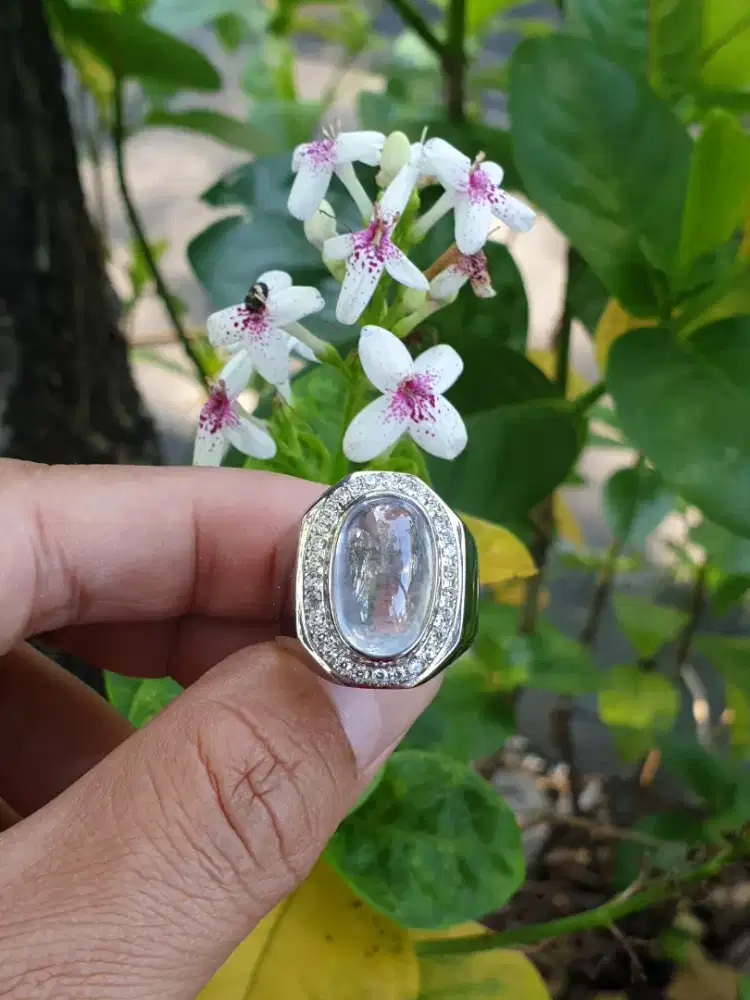 Natural Light Blue Sapphire Srilanka 13.80 crt