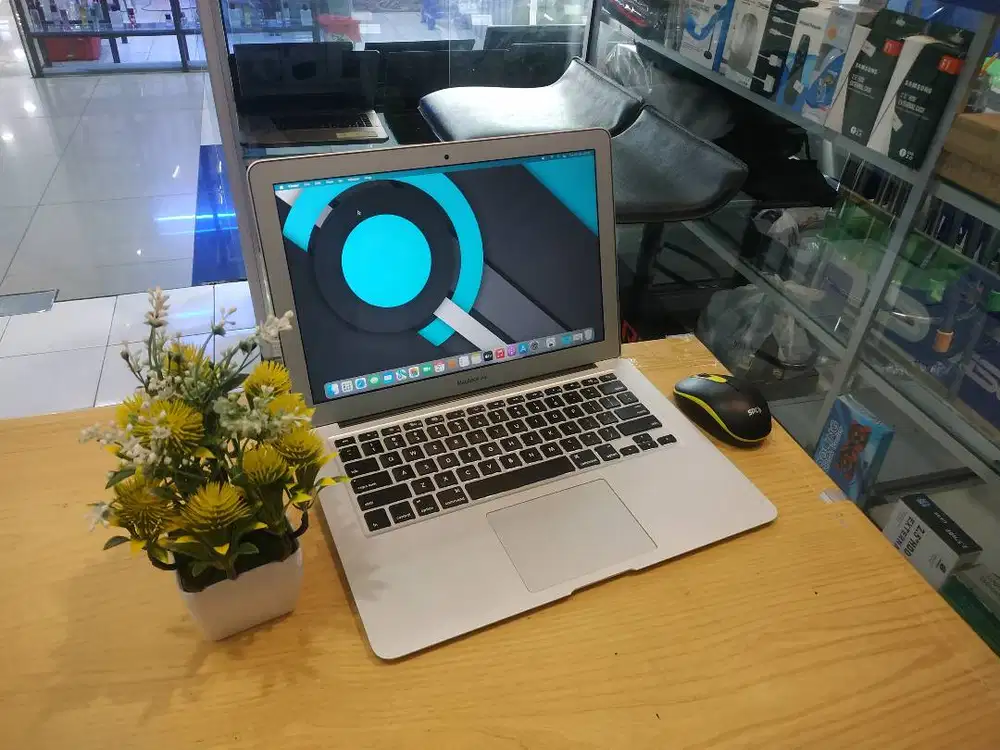 JUAL MACBOOK AIR 2017 CORE i5 RAM 8GB SSD 256GB
