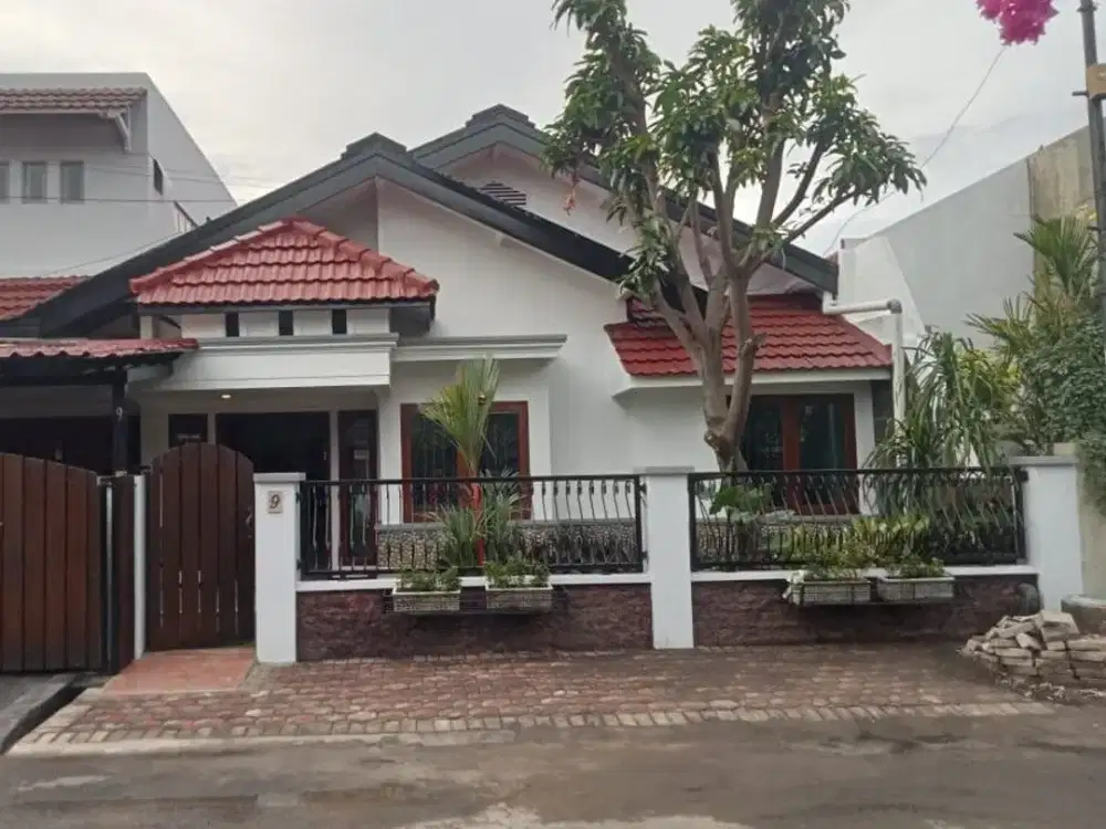 Rumah daerah MERR Luas 300 bisa KPR Row jalan lebar sekali siap huni bisa KPR