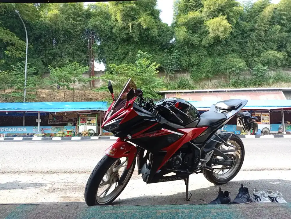 Di jual santai cbr 150 facelite