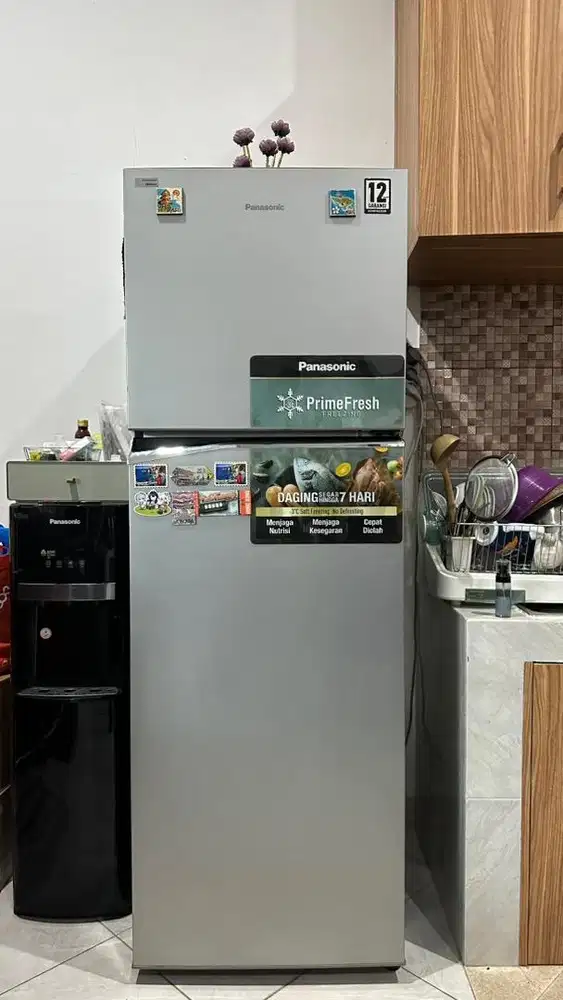 Kulkas 2 PintuPanasonic NR-BB331Q Inverter Silver Color Kapasitas 324L