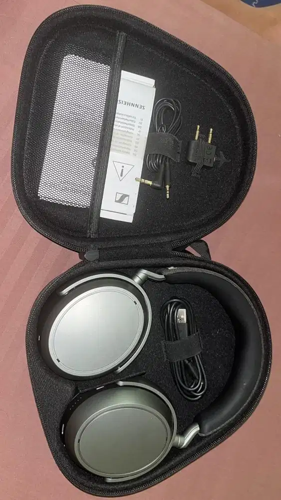 Headset merek senheisser