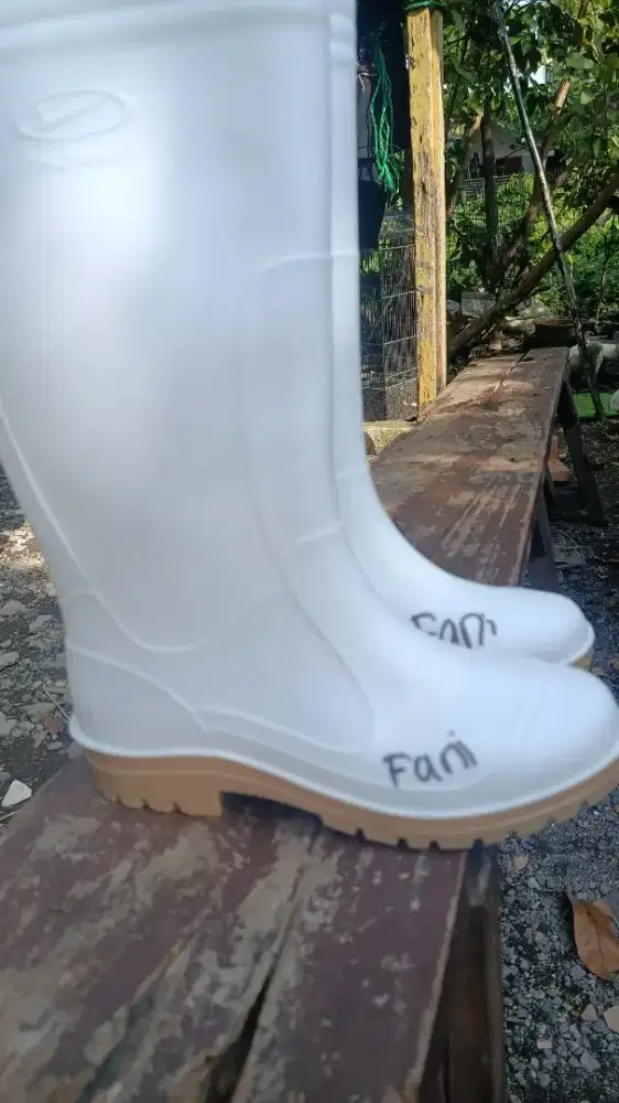 Sepatu boots kerja