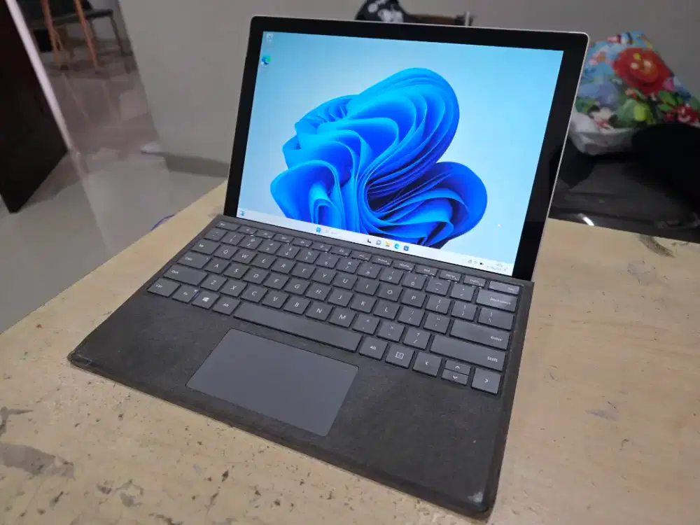 Microsoft Surface Pro 5 i7 gen7 RAM 16GB SSD 512GB 12.5 Touchscreen
