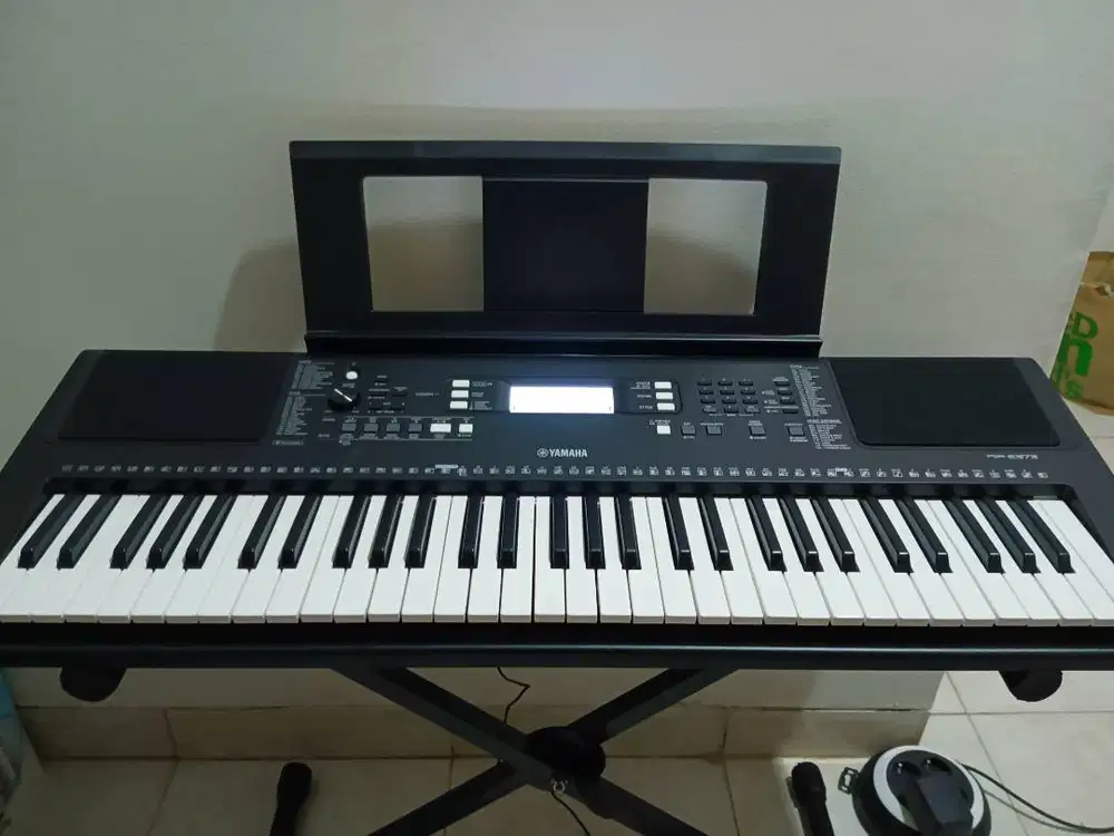 Yamaha PSR E373 Keyboard / Piano