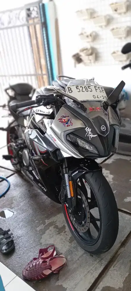 Jual motor atau over kredit CFMOTO 250 SR warna Grey